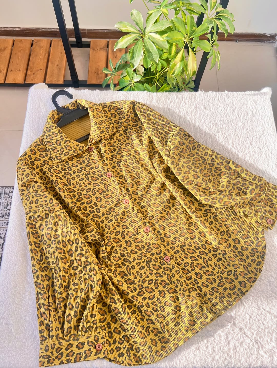 پلنگی طلایی